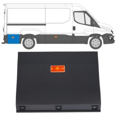 Bagerste pynteliste med lampe til Iveco Daily 2014-2019 / Venstre = Højre (symmetrisk) / Sæt 16763